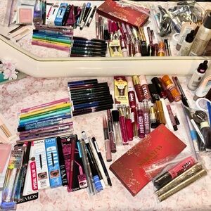 Huge Lot of Makeup (95 Products)